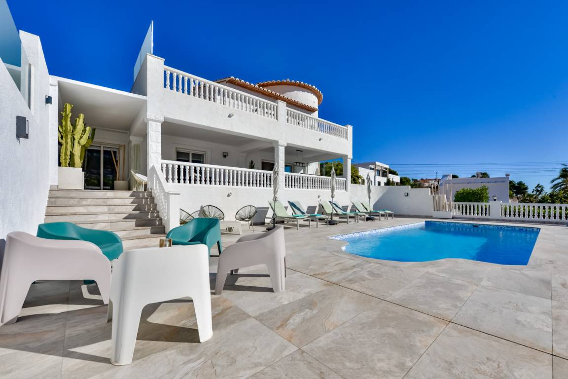 245 M² Villa ∙ 4 Bedrooms ∙ 8 Guests - Calp