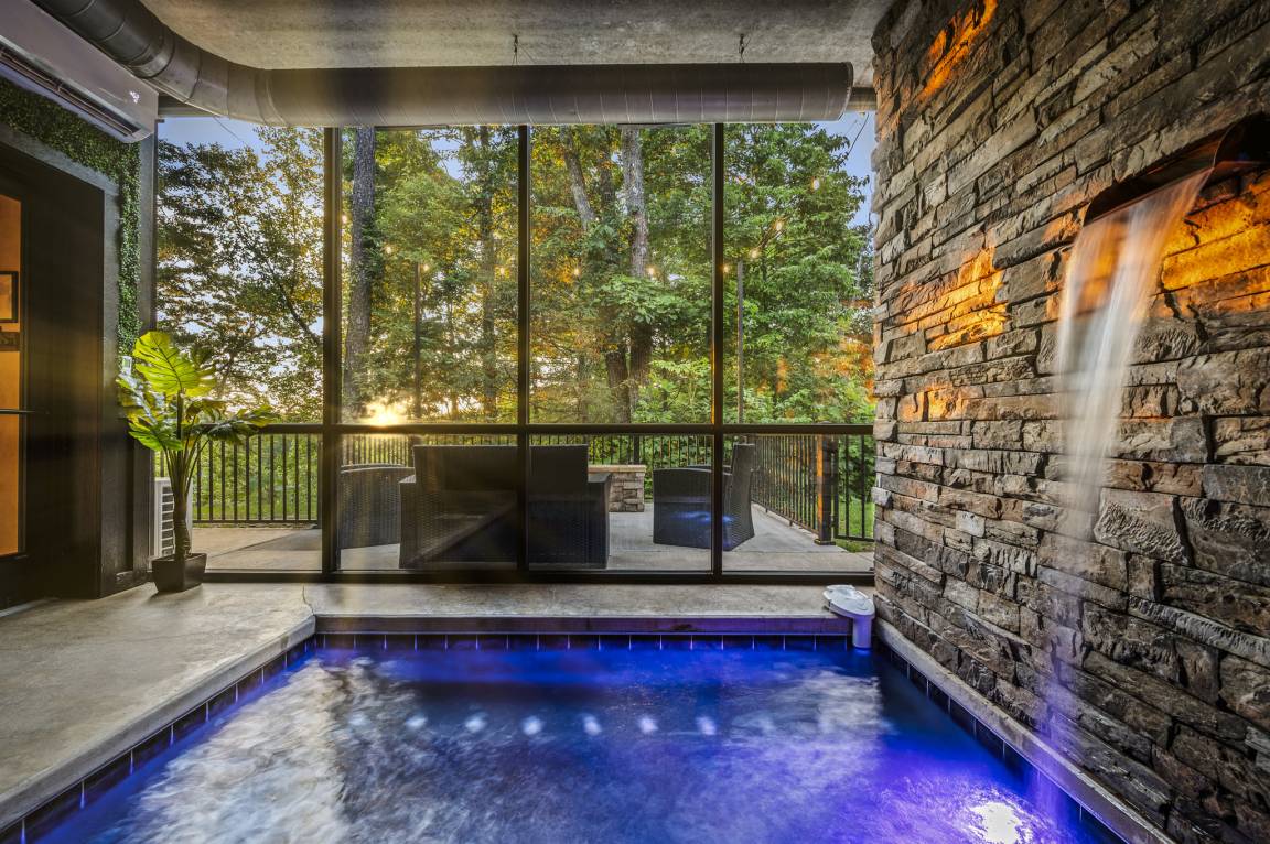 181 M² House ∙ 2 Bedrooms ∙ 4 Guests - Gatlinburg, TN