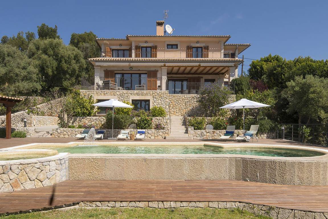 Villa ∙ 6 Bedrooms ∙ 12 Guests - Palma Nova