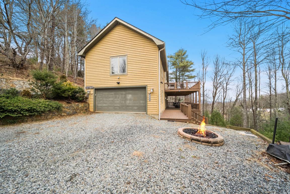 House ∙ 4 Bedrooms ∙ 10 Guests - Boone, NC