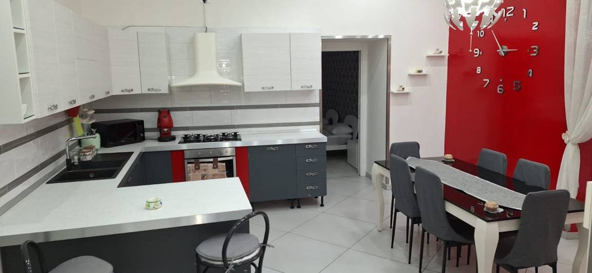 150 M² Apartment ∙ 4 Bedrooms ∙ 8 Guests - Nápoly