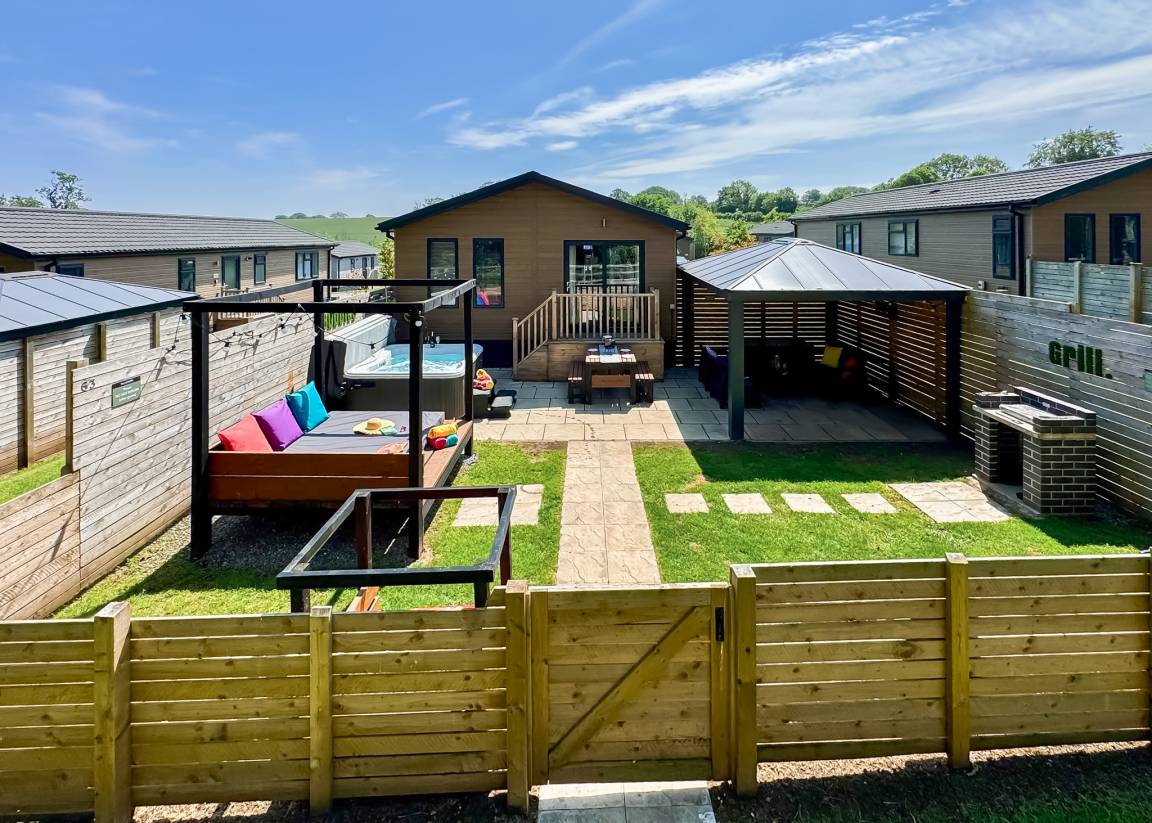 Chalet ∙ 2 Bedrooms ∙ 4 Guests - Beverley