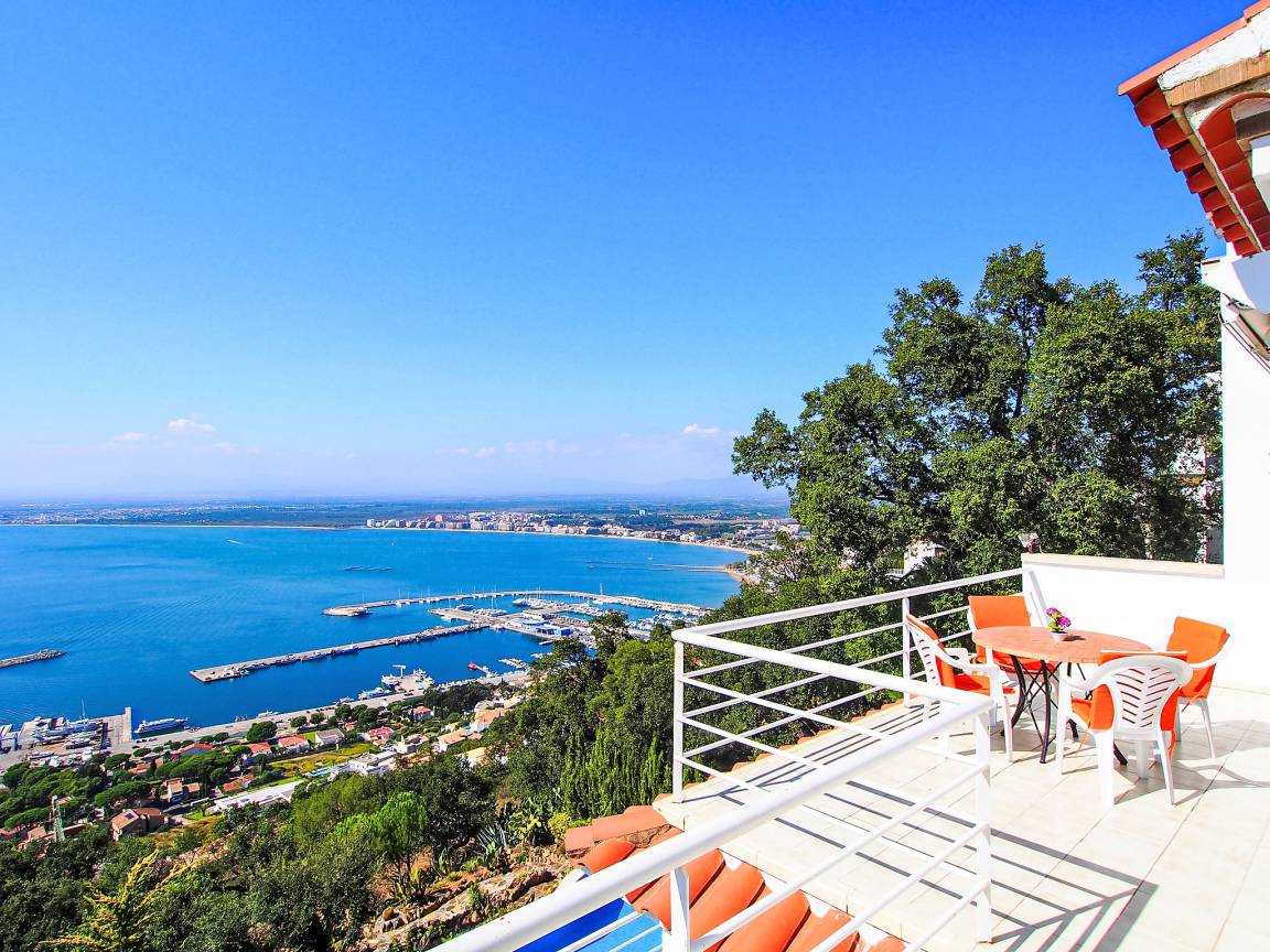 60 M² House ∙ 2 Bedrooms ∙ 4 Guests - Roses