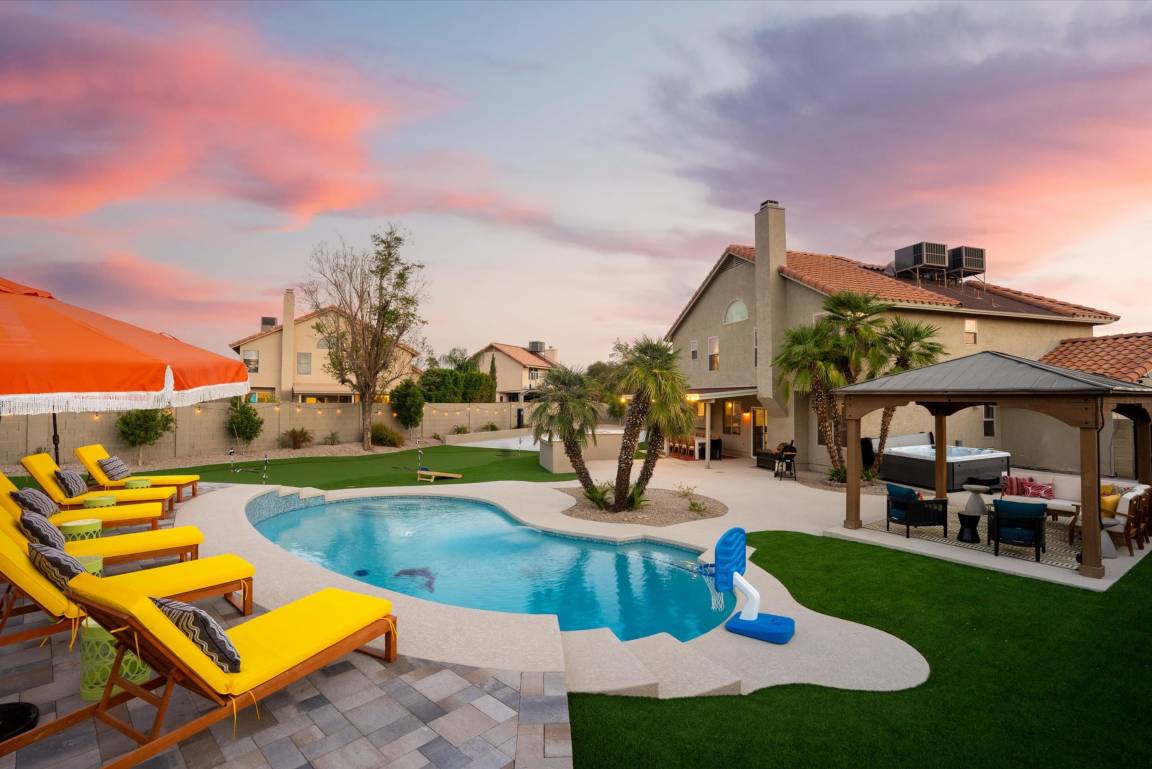 Apartment ∙ 5 Bedrooms ∙ 16 Guests - Peoria, AZ