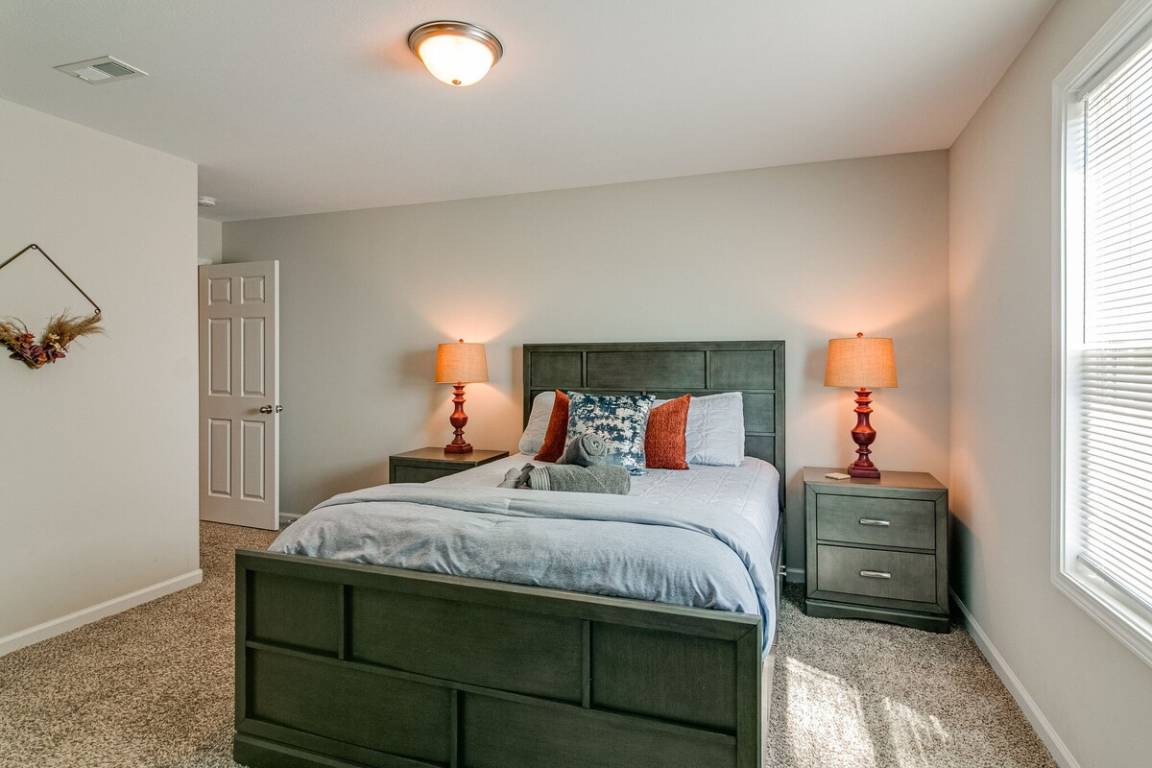 297 M² House ∙ 8 Bedrooms ∙ 20 Guests - Clarksville, TN