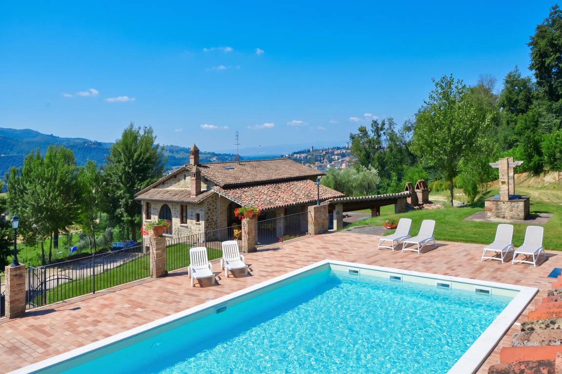 150 M² Villa ∙ 3 Bedrooms ∙ 8 Guests - Perugia