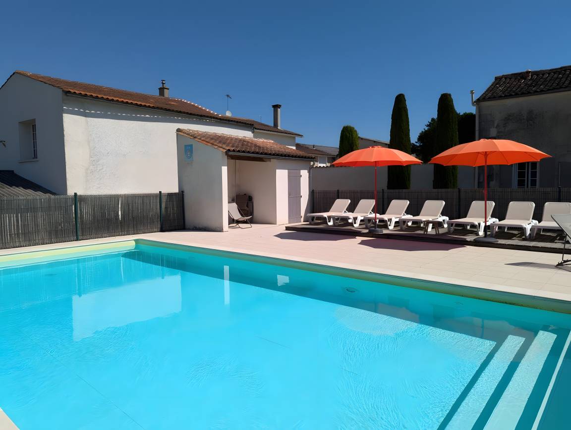 90 M² Ferienhaus ∙ 2 Schlafzimmer ∙ 4 Gäste - Département Charente