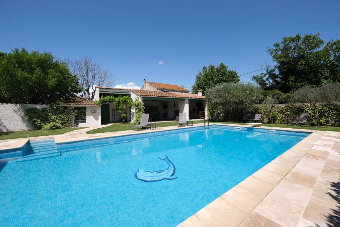 130 M² Villa ∙ 4 Bedrooms ∙ 8 Guests - Arles