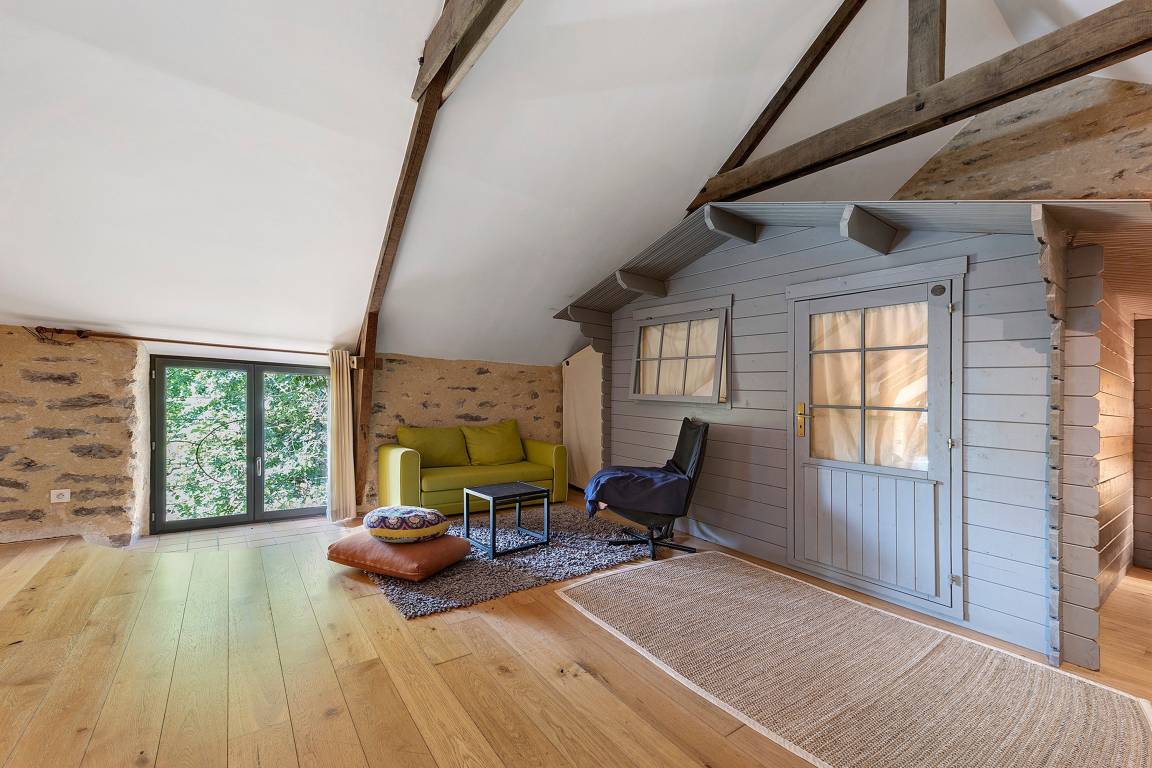 180 M² Huis ∙ 2 Slaapkamers ∙ 6 Gasten - Ambon