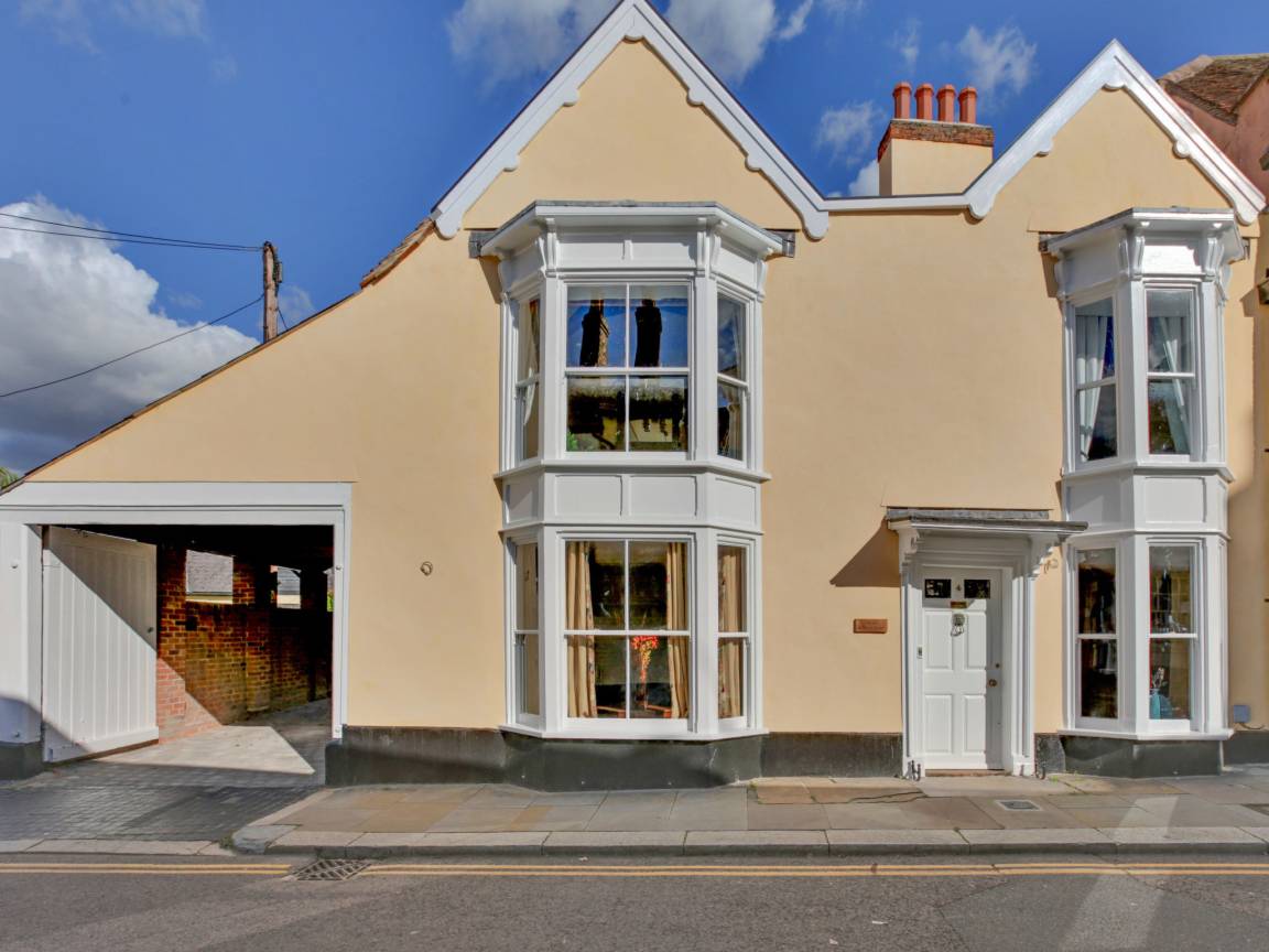 210 M² House ∙ 5 Bedrooms ∙ 10 Guests - Maldon