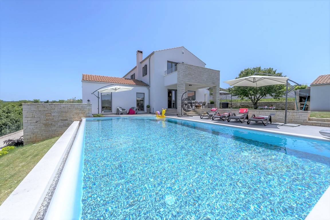 400 M² Villa ∙ 4 Bedrooms ∙ 8 Guests - Rovinj