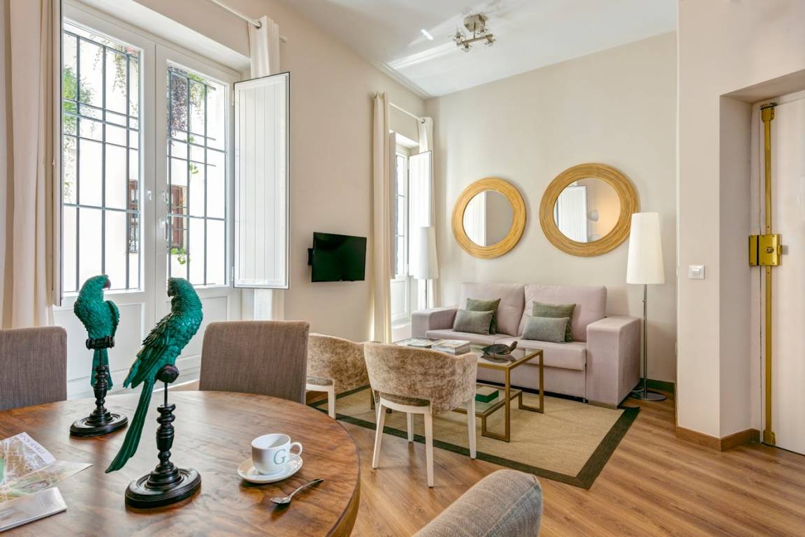 75 M² Apartment ∙ 2 Bedrooms ∙ 5 Guests - Sevilla