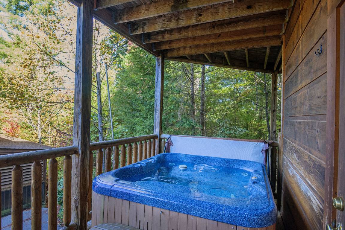 Cabin ∙ 2 Bedrooms ∙ 12 Guests - Great Smoky Mountains National Park