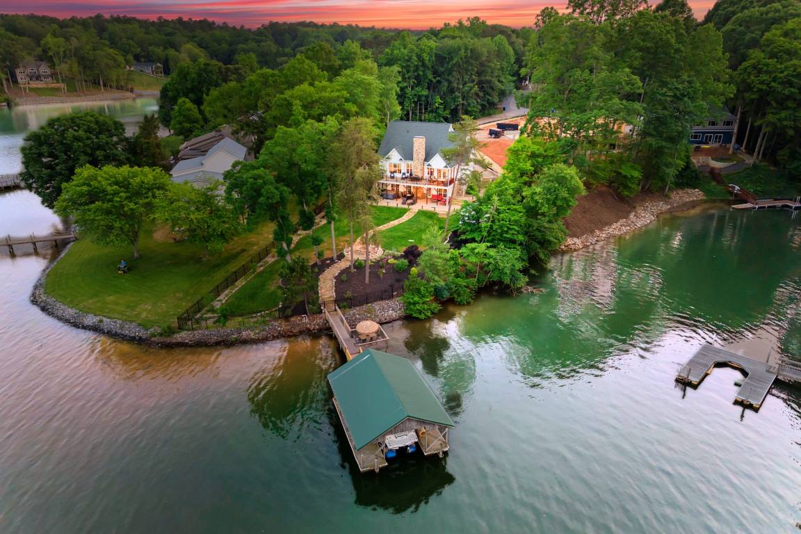 255 M² House ∙ 4 Bedrooms ∙ 12 Guests - Lake Norman, NC