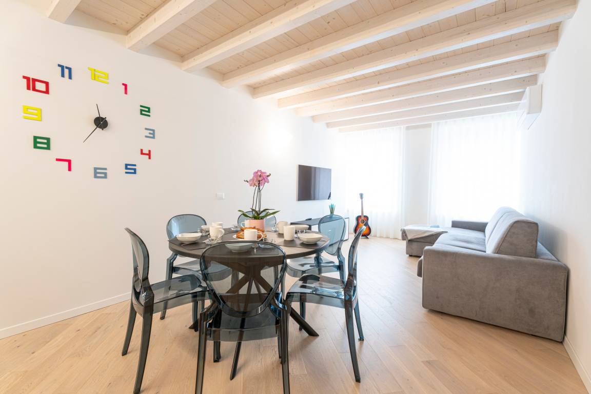 110 M² Appartement ∙ 3 Chambres ∙ 8 Personnes - Salò