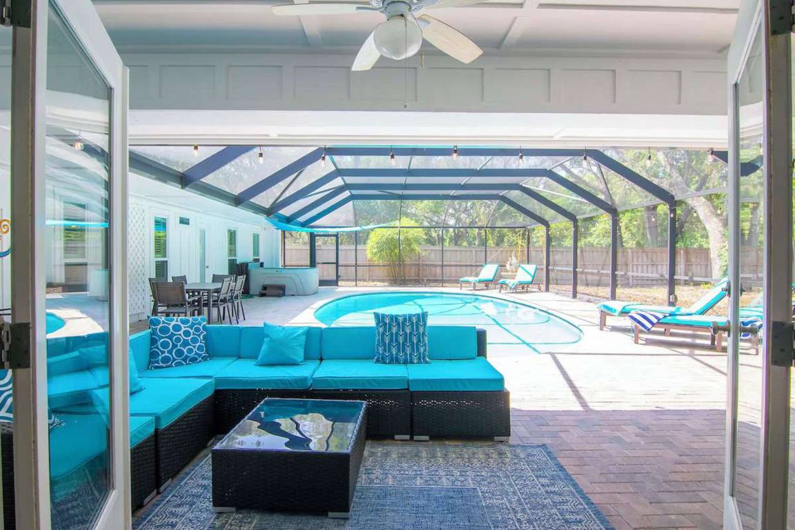 Apartment ∙ 5 Bedrooms ∙ 12 Guests - Redington Beach, FL