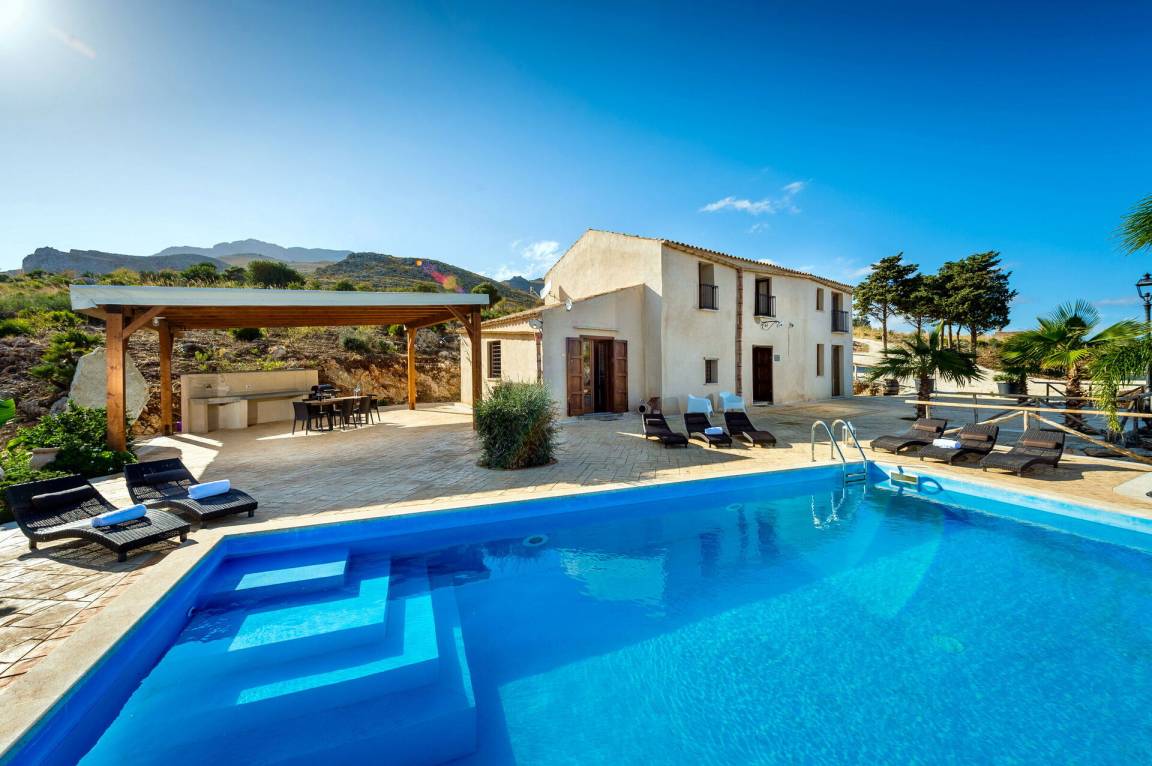 300 m&sup2; Villa 5 Schlafzimmer 10 G&auml;ste