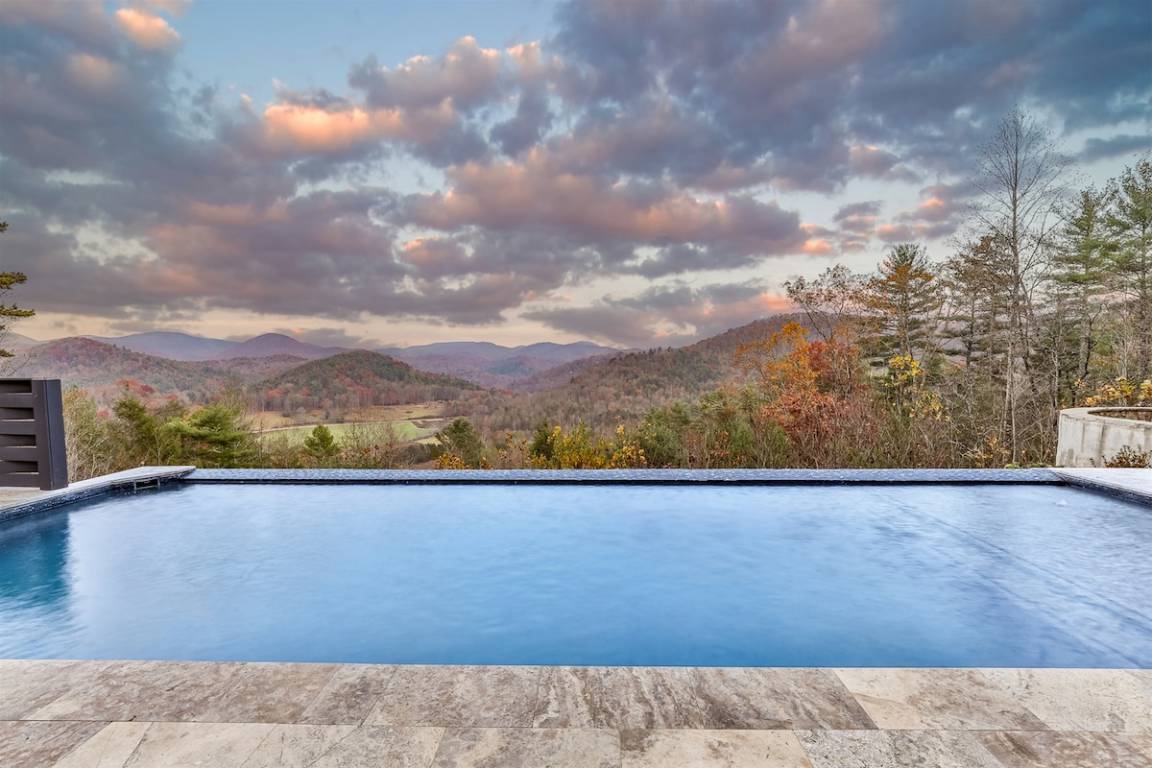 Cabin ∙ 5 Bedrooms ∙ 10 Guests - Suches, GA