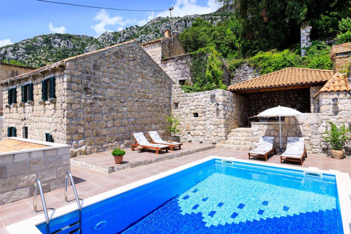 Villa ∙ 2 Bedrooms ∙ 4 Guests - Cavtat