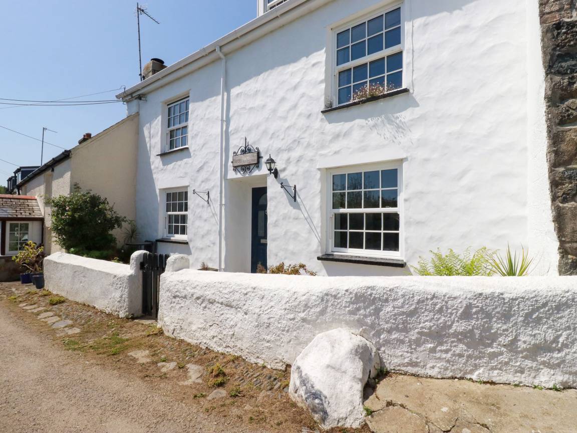 Cottage ∙ 4 Bedrooms ∙ 6 Guests - Coverack