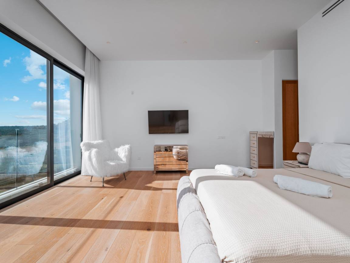 393 M² House ∙ 4 Bedrooms ∙ 8 Guests - Protaras