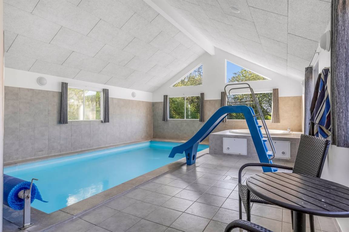 261 m² Ferienhaus ∙ 8 Schlafzimmer ∙ 20 Gäste – Bild 2