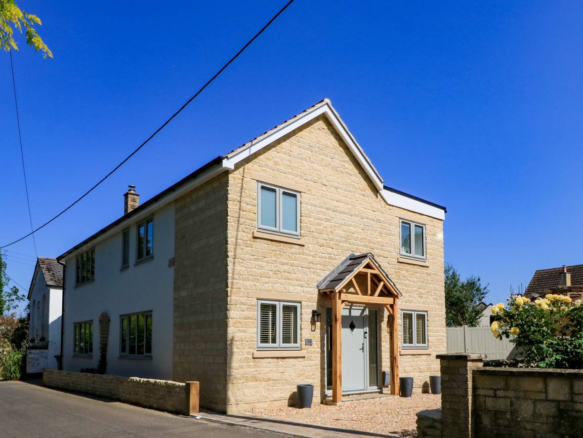 Cottage ∙ 6 Bedrooms ∙ 14 Guests - Cotswolds