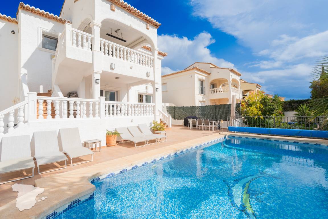 245 M² Bungalow ∙ 4 Habitaciones ∙ 8 Huéspedes - Moraira