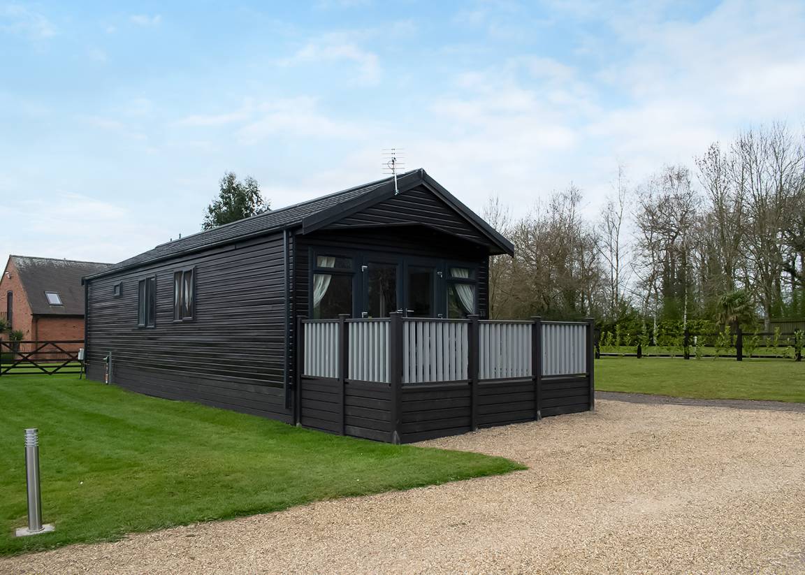 Chalet ∙ 2 Bedrooms ∙ 4 Guests - Warwickshire