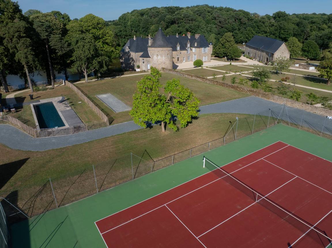 950 M² Maison De Vacances ∙ 5 Chambres ∙ 15 Personnes - Mayenne