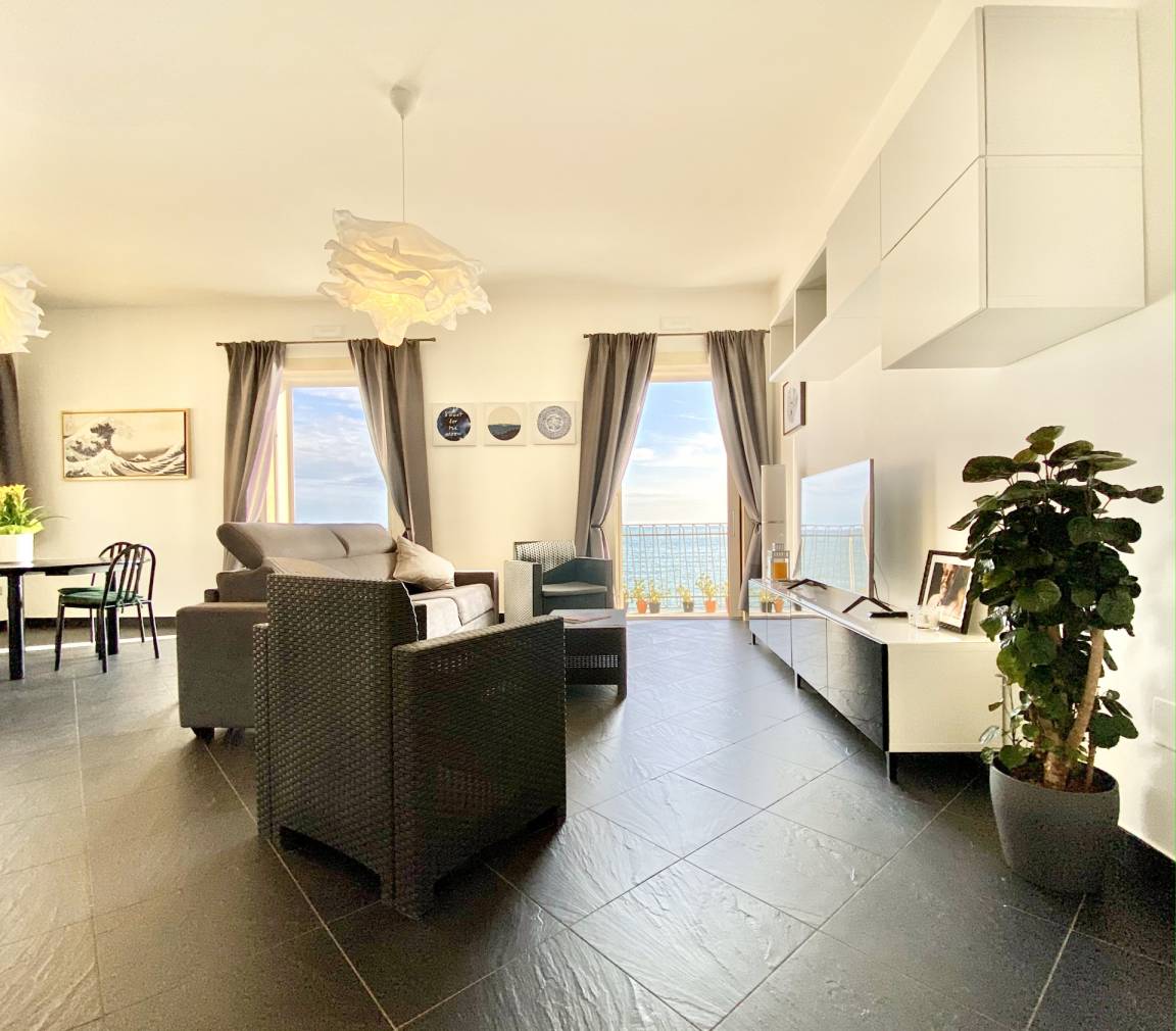 APT with seaview balcony - 5mt from the beach! x2