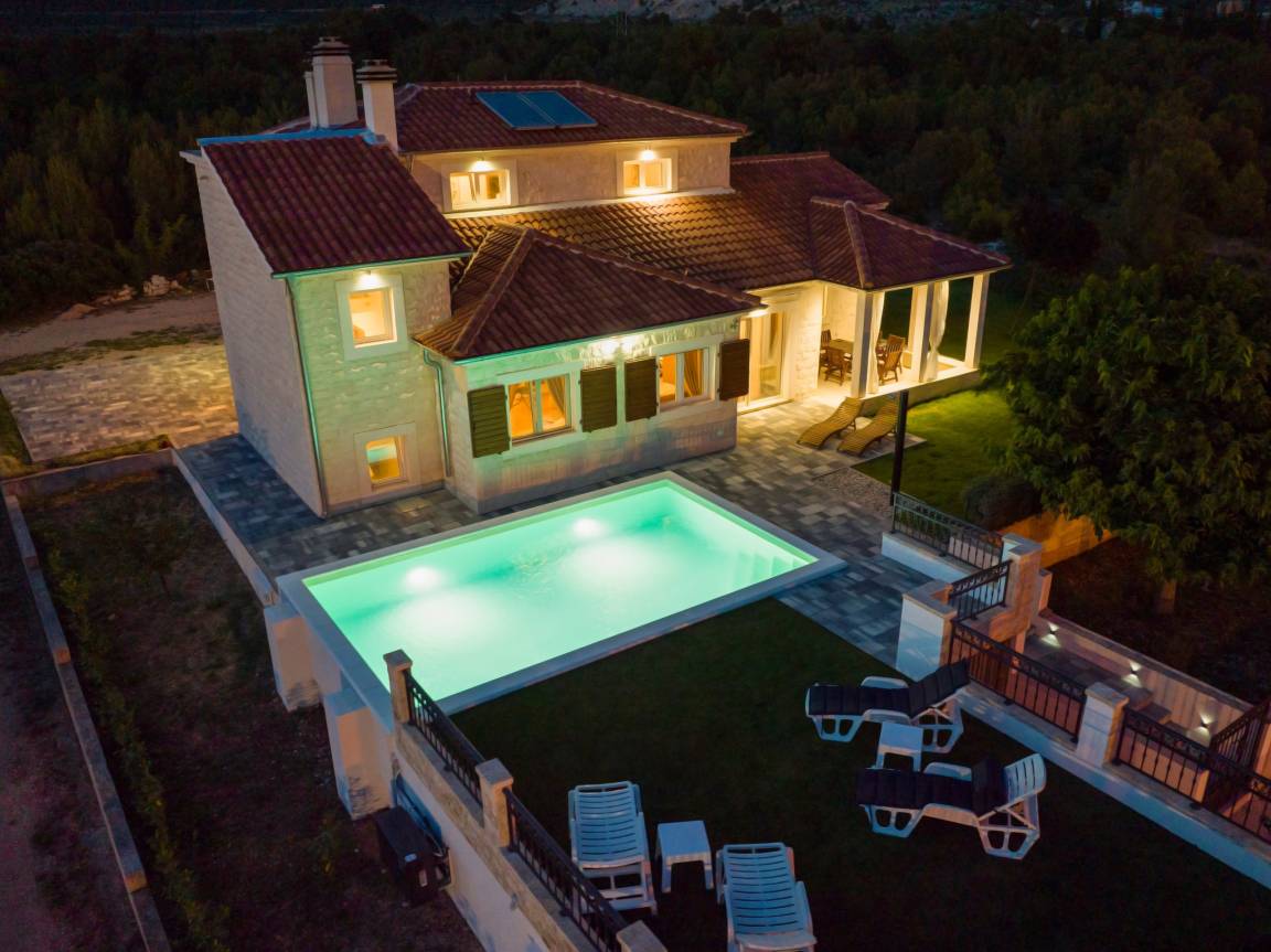 240 M² Villa Vacanza ∙ 3 Camere Da Letto ∙ 7 Ospiti - Sebenico