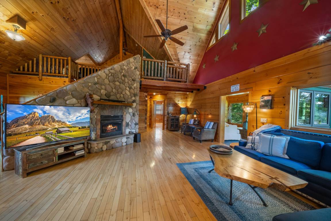 149 M² Cabin ∙ 4 Bedrooms ∙ 12 Guests - Boone, NC