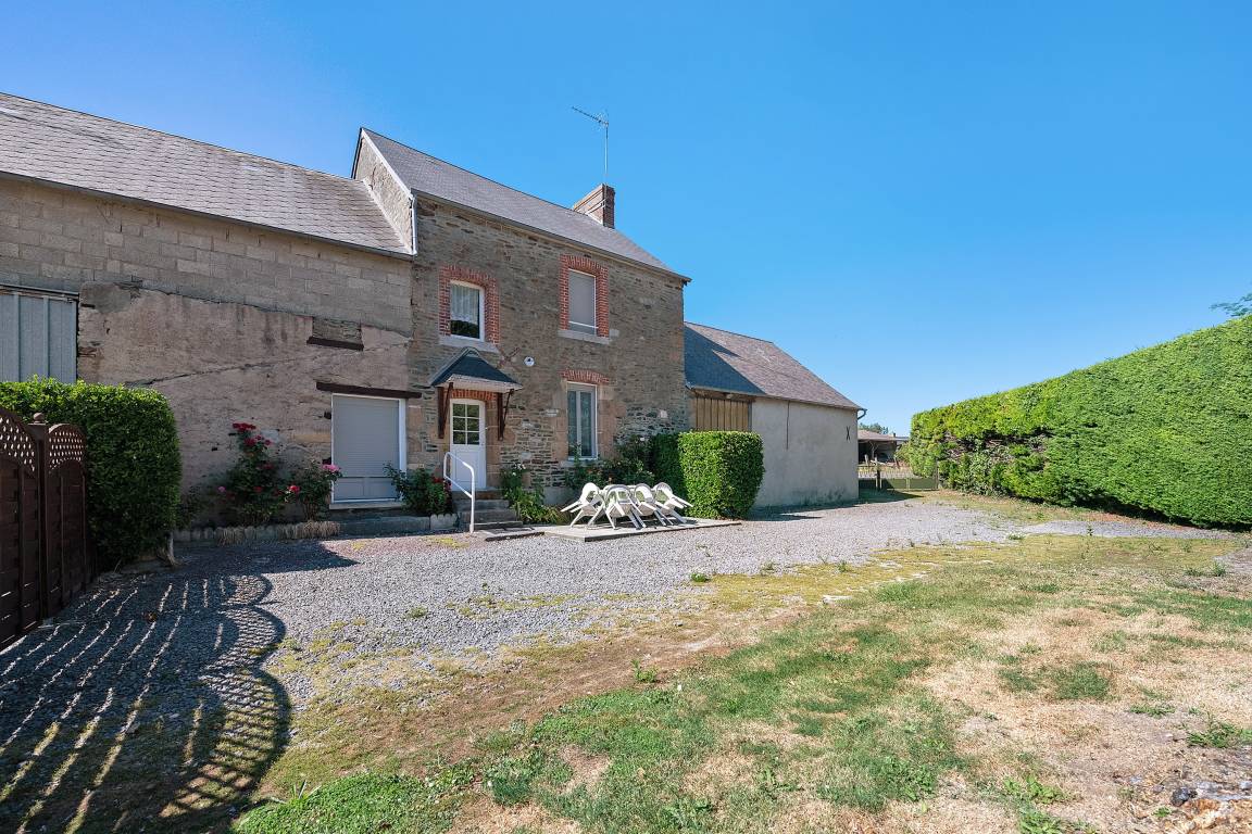 100 M² House ∙ 3 Bedrooms ∙ 8 Guests - Avranches