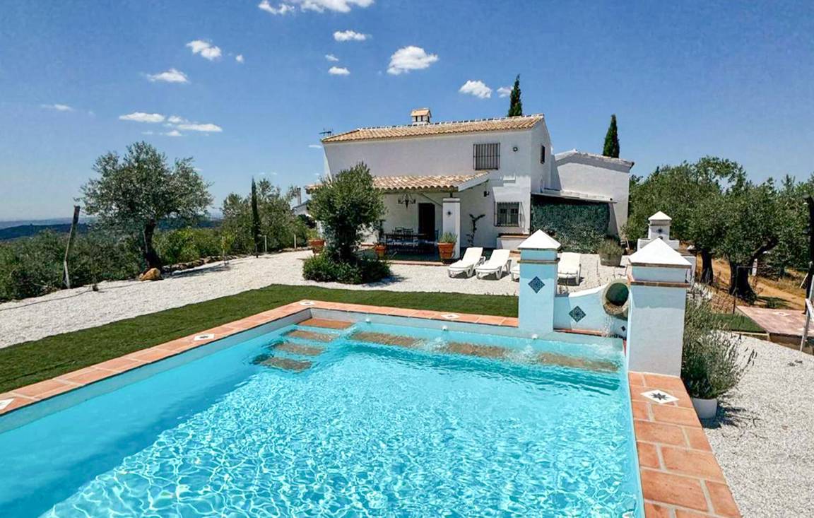 140 M² House ∙ 4 Bedrooms ∙ 8 Guests - Constantina