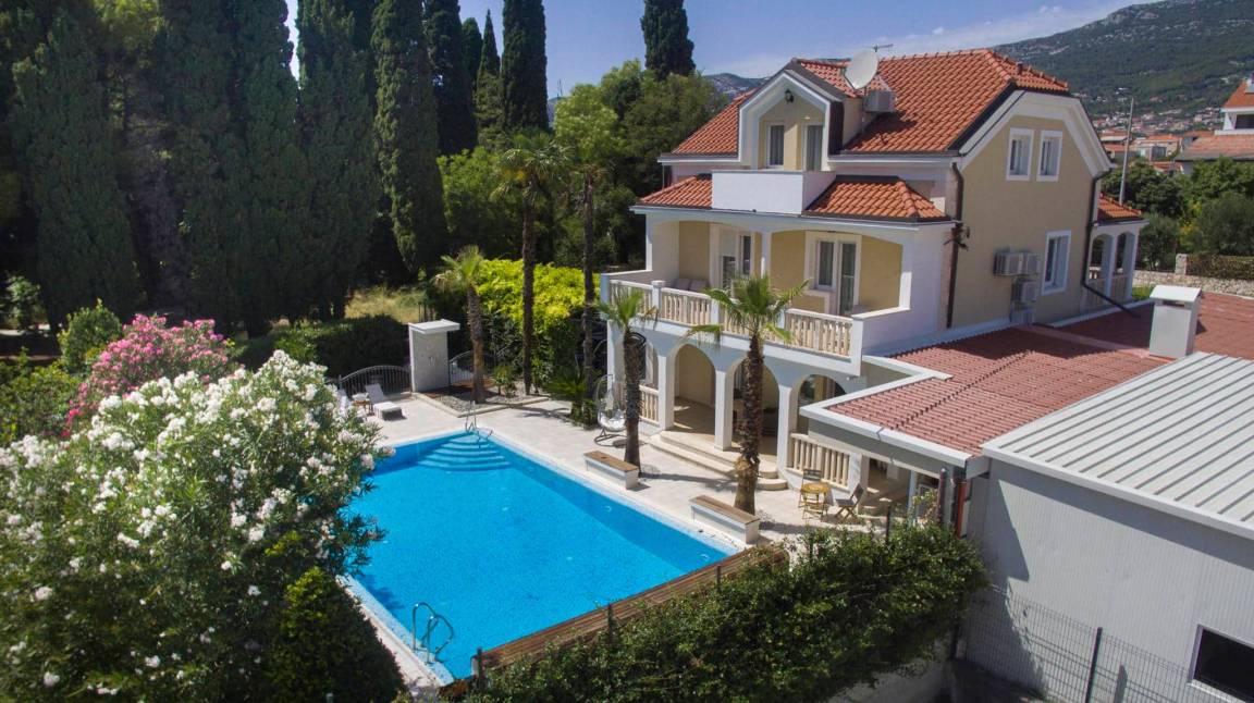 Villa ∙ 6 Bedrooms ∙ 13 Guests - Split