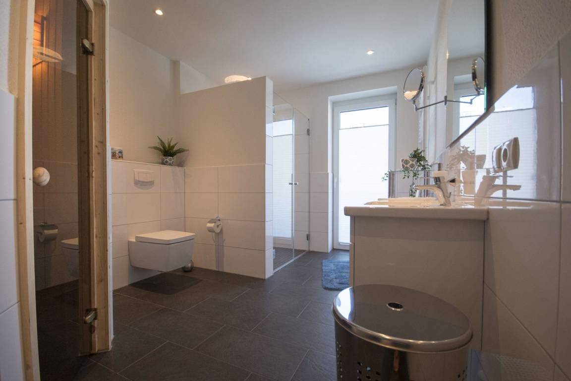 80 m² Ferienwohnung ∙ 2 Schlafzimmer ∙ 6 Gäste – Bild 3