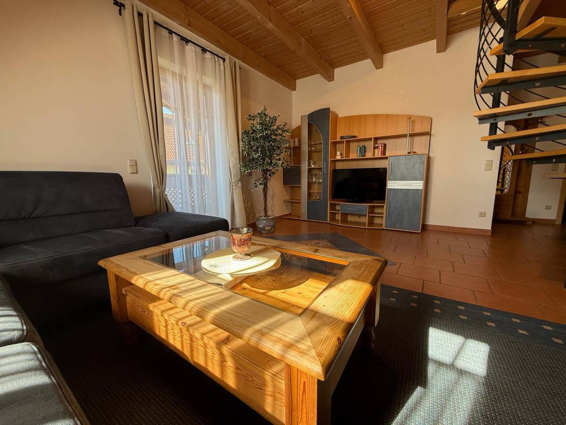 70 M² Ferienwohnung ∙ 2 Schlafzimmer ∙ 4 Gäste - Neualbenreuth