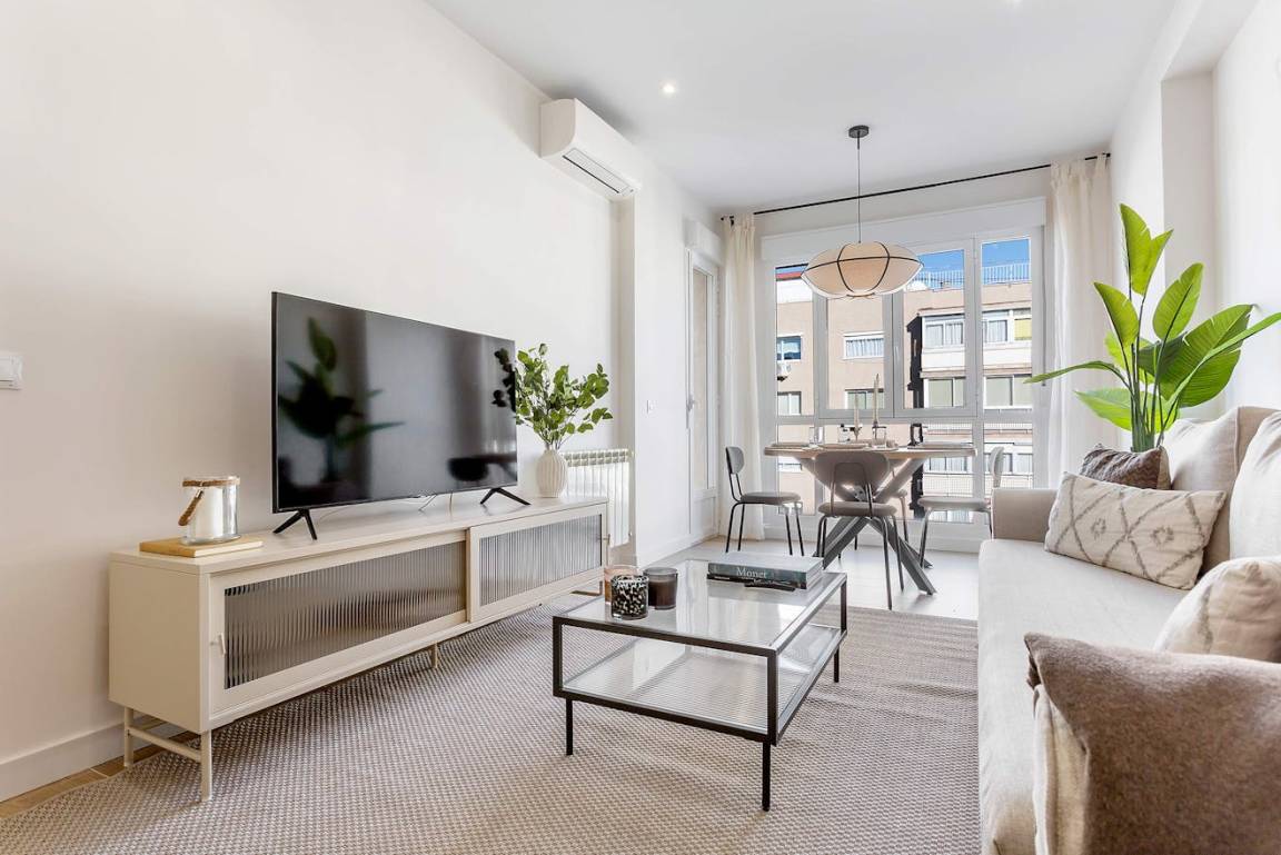 53 M² Apartamento ∙ 1 Habitación ∙ 2 Huéspedes - Estación de Cantoblanco - Madrid