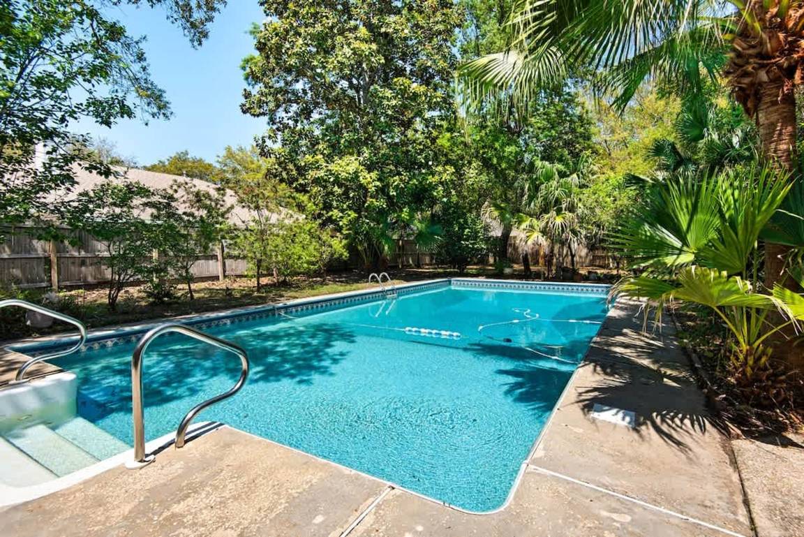 Apartment ∙ 2 Bedrooms ∙ 4 Guests - Pensacola Beach, FL