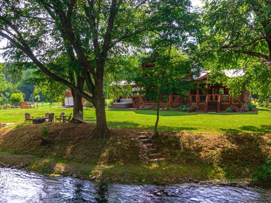 198 M² Cabin ∙ 4 Bedrooms ∙ 10 Guests - Blue Ridge, GA