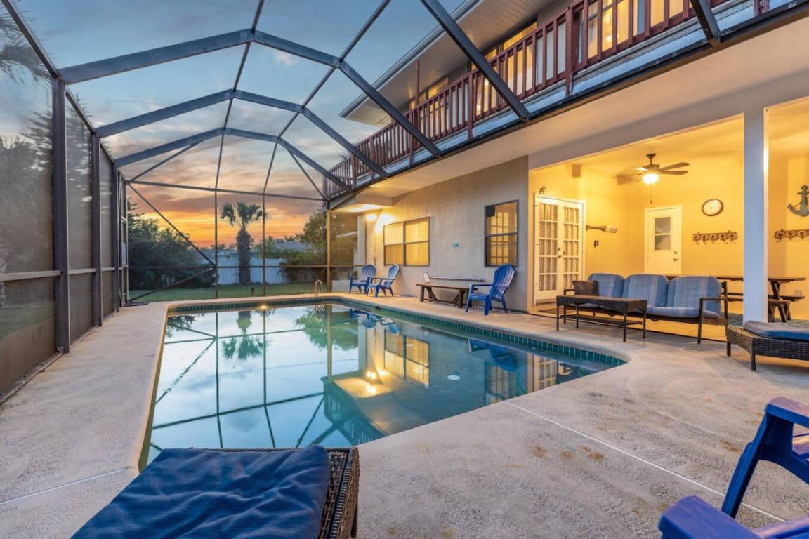 237 M² House ∙ 5 Bedrooms ∙ 16 Guests - Melbourne, FL