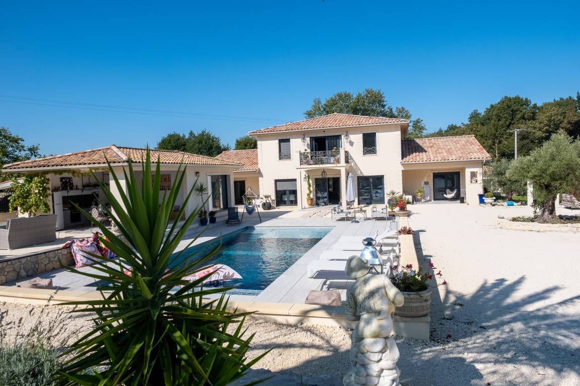 300 M² House ∙ 4 Bedrooms ∙ 8 Guests - Dordogne