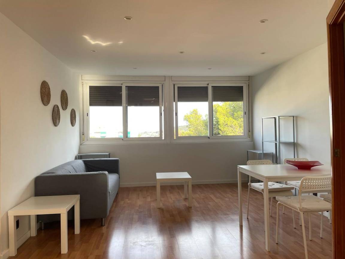 60 M² Apartamento ∙ 3 Habitaciones ∙ 4 Huéspedes - Ripollet