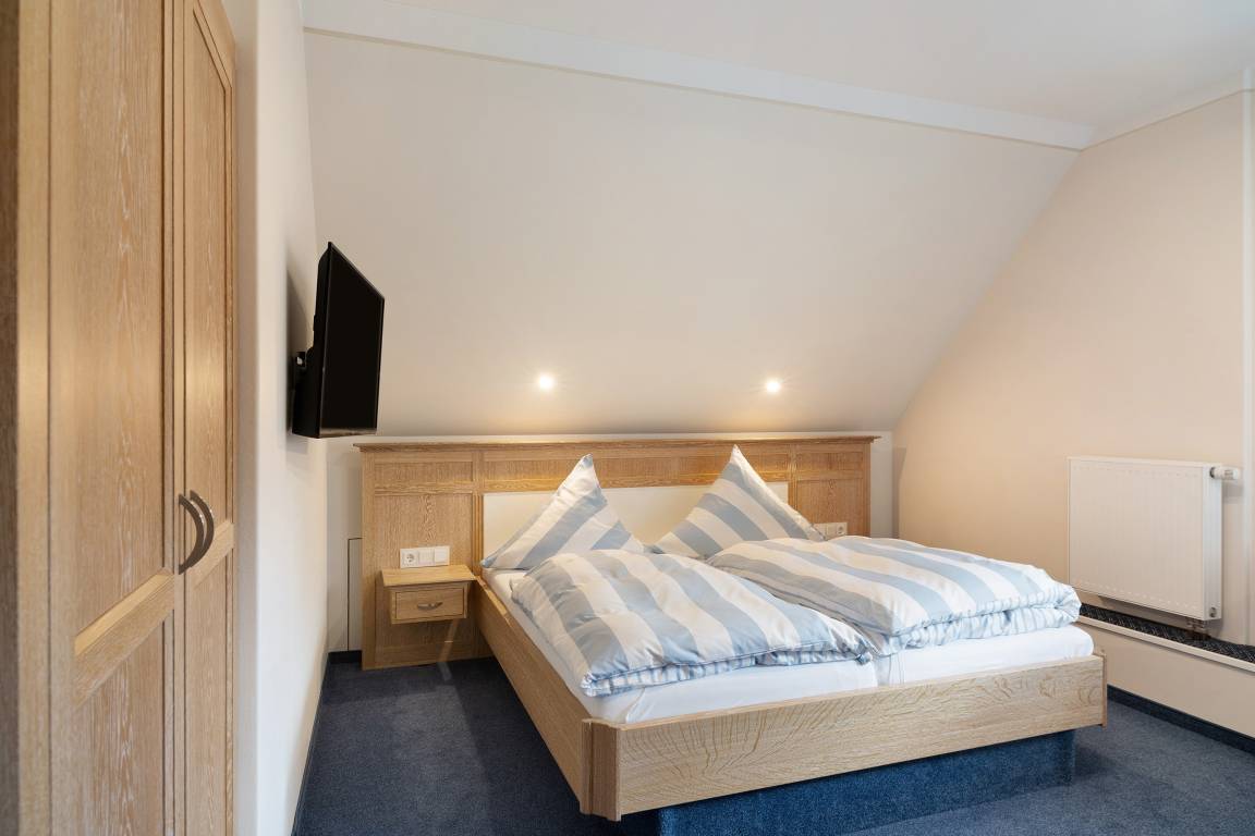 120 M² Ferienwohnung ∙ 2 Schlafzimmer ∙ 5 Gäste - Olpe