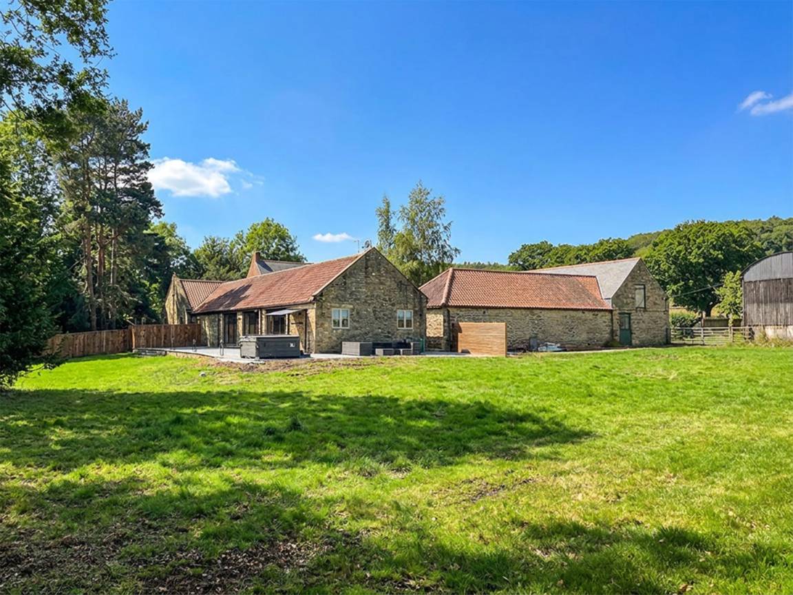 Cottage ∙ 8 Bedrooms ∙ 27 Guests - Gateshead
