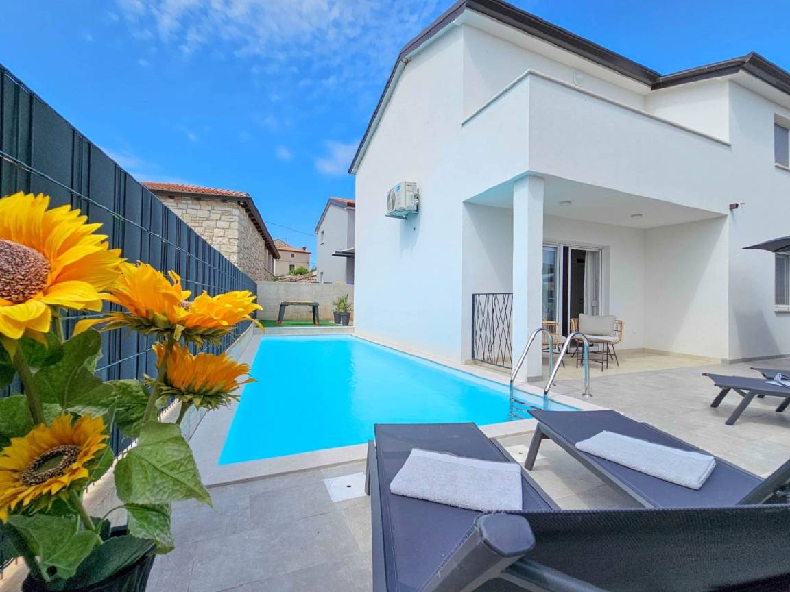 185 M² House ∙ 3 Bedrooms ∙ 6 Guests - Novigrad