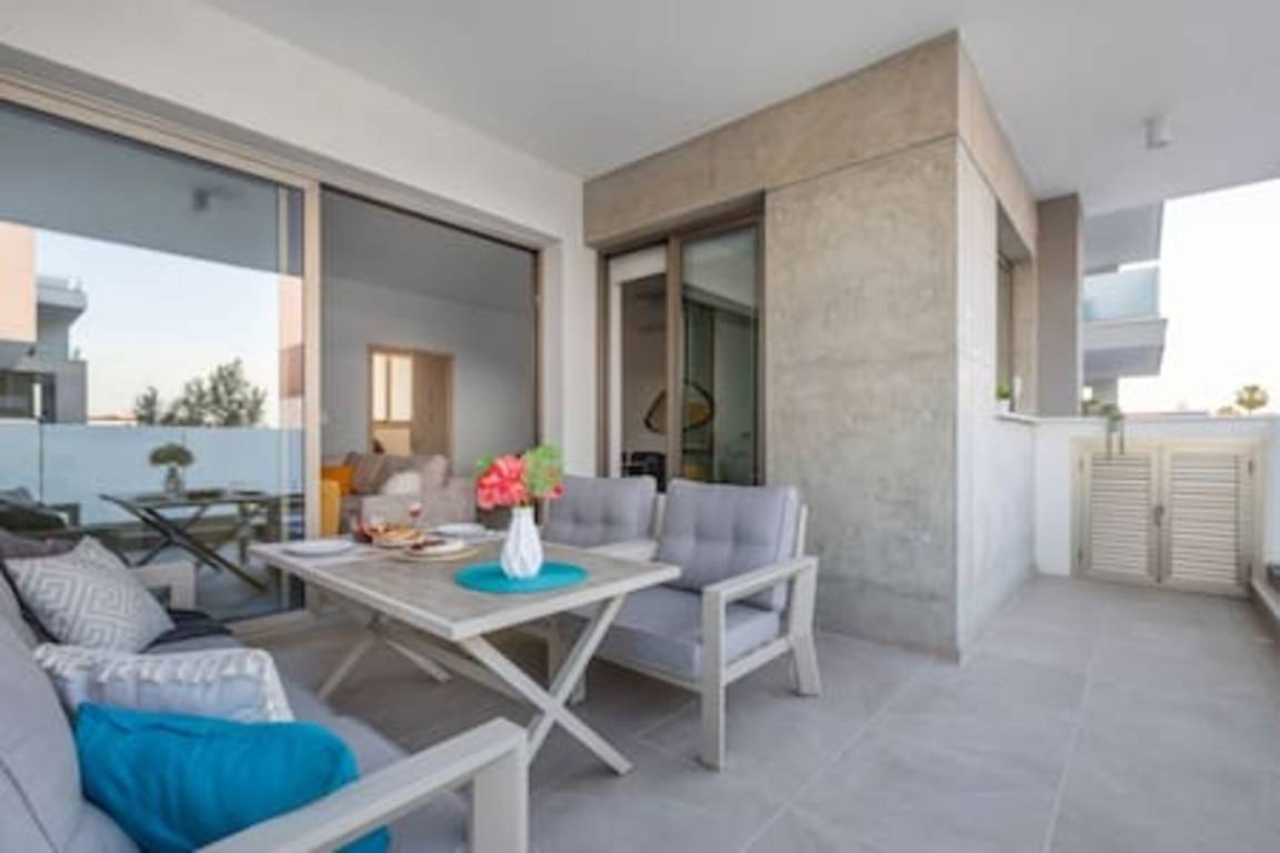 85 M² Apartamento ∙ 2 Habitaciones ∙ 6 Huéspedes - Limasol