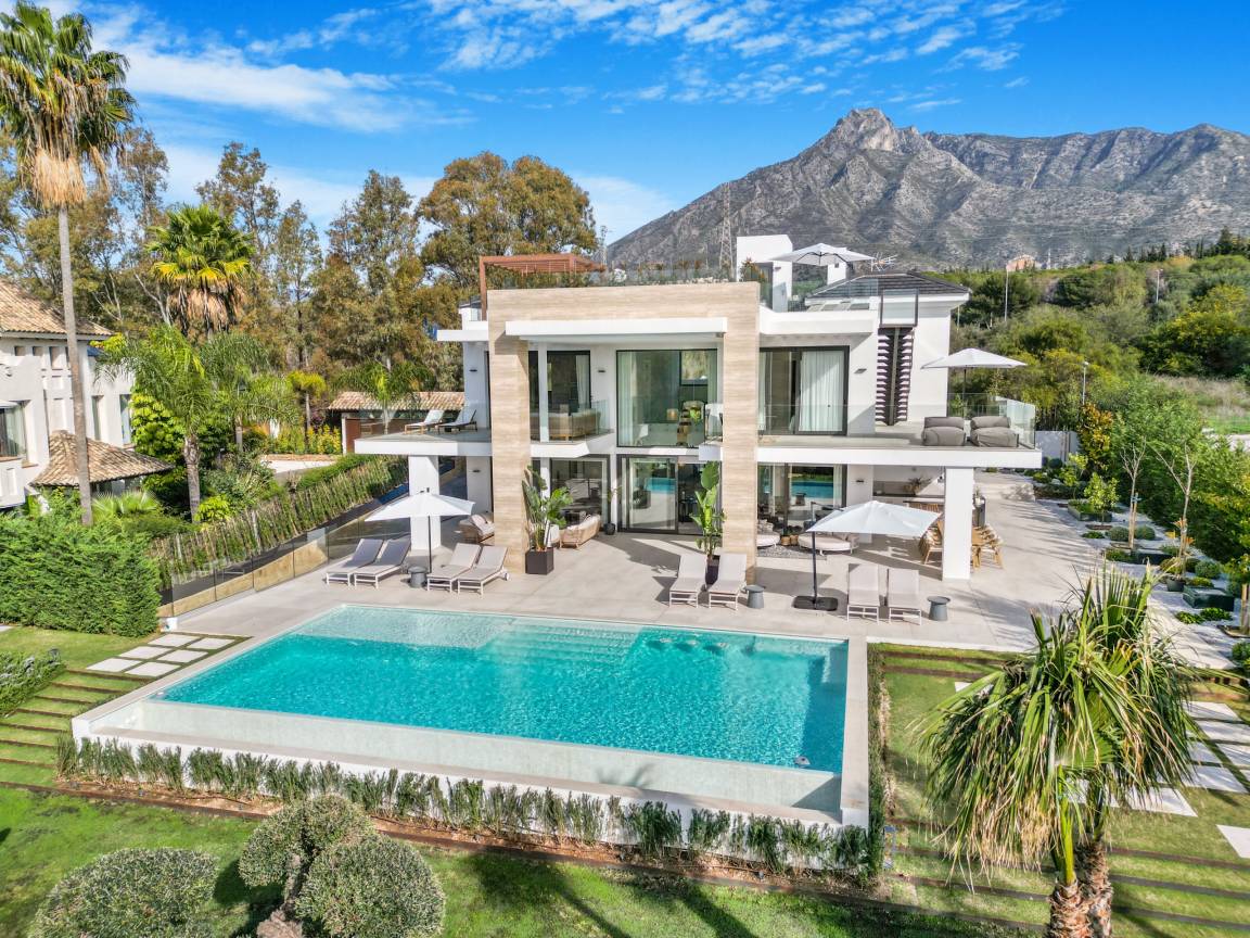 823 M² Villa ∙ 6 Bedrooms ∙ 12 Guests - Marbella