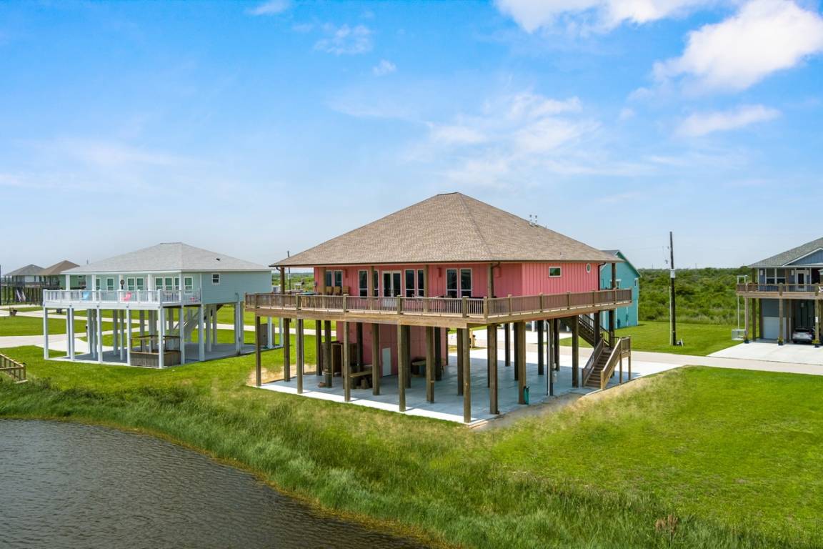 House ∙ 4 Bedrooms ∙ 12 Guests - Crystal Beach, TX